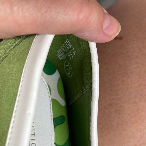 Predictions size 7.5 green suede driving Mocs . - Picture 7 of 9